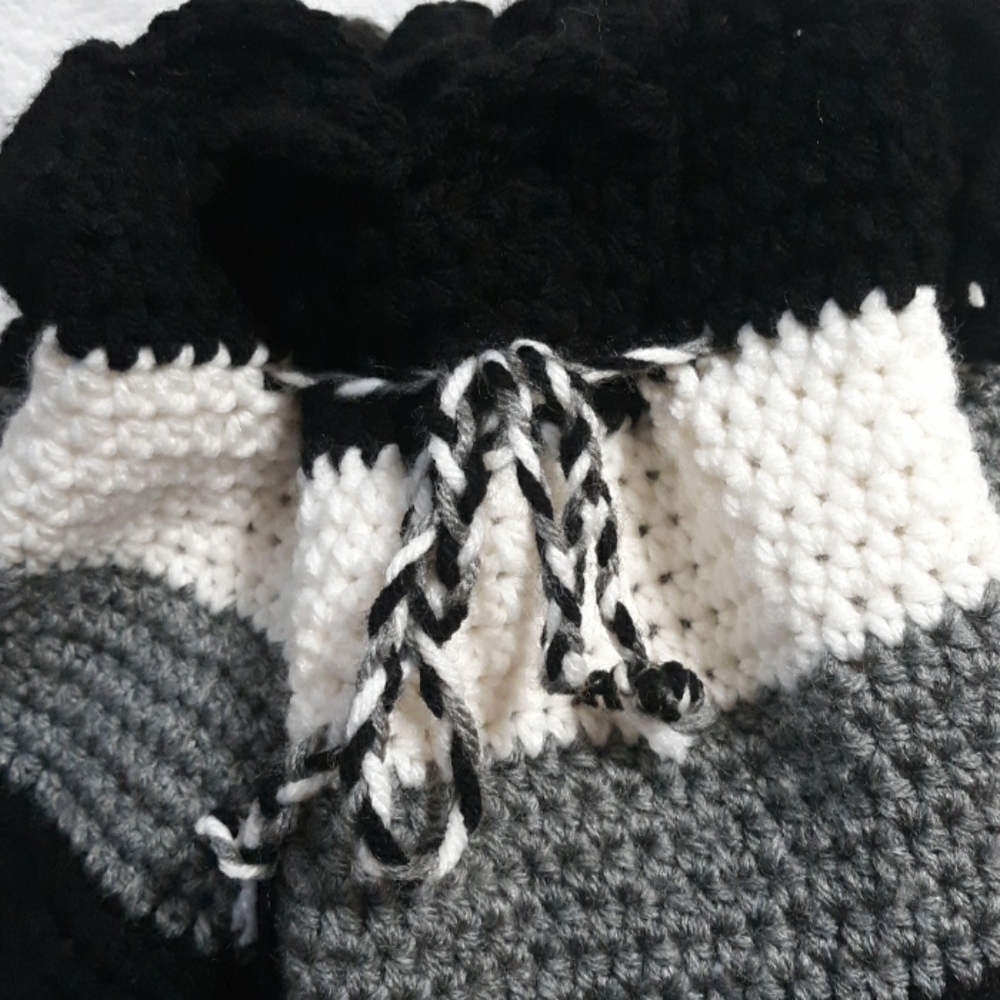 Handmade Crochet drawstring bag - Picture 2 of 11